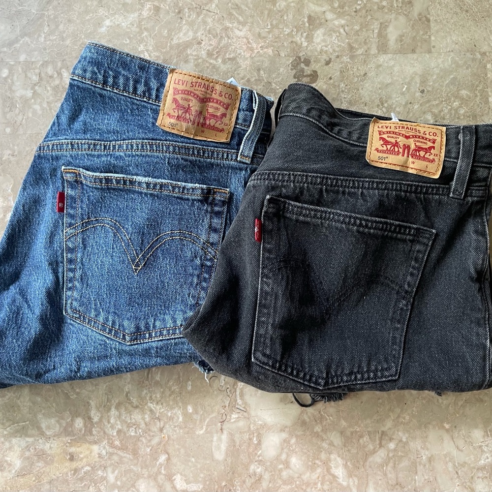 Women Levi’s shorts